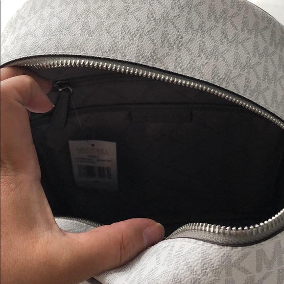 Backpack - Picture 3 of 4